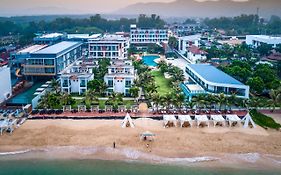 โรงแรม เซนต์ โทรเปซ บีช รีสอร์ท